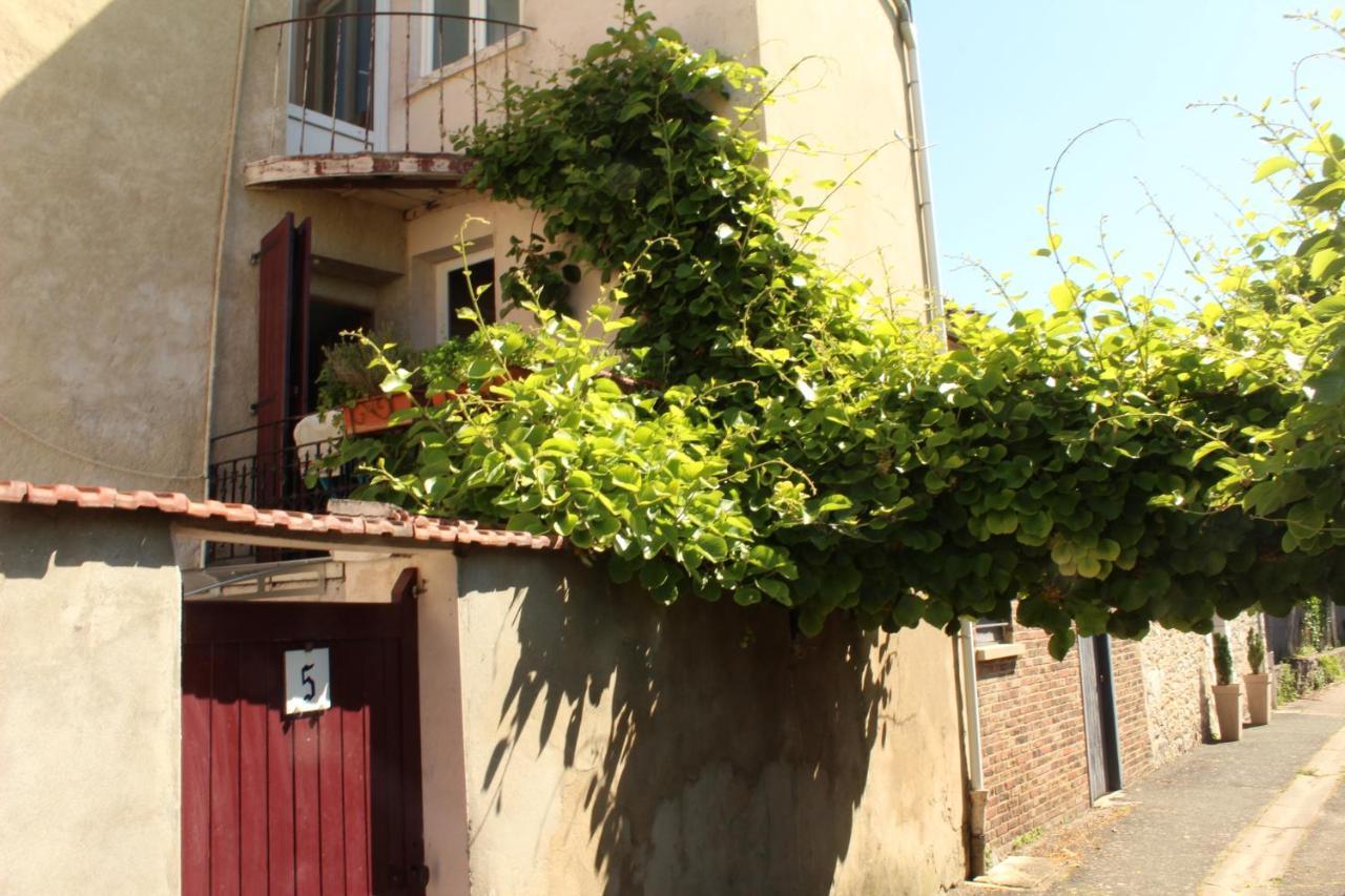 Gite Ancien Relais De Saint-Jacques La Roche-Guyon Exteriér fotografie